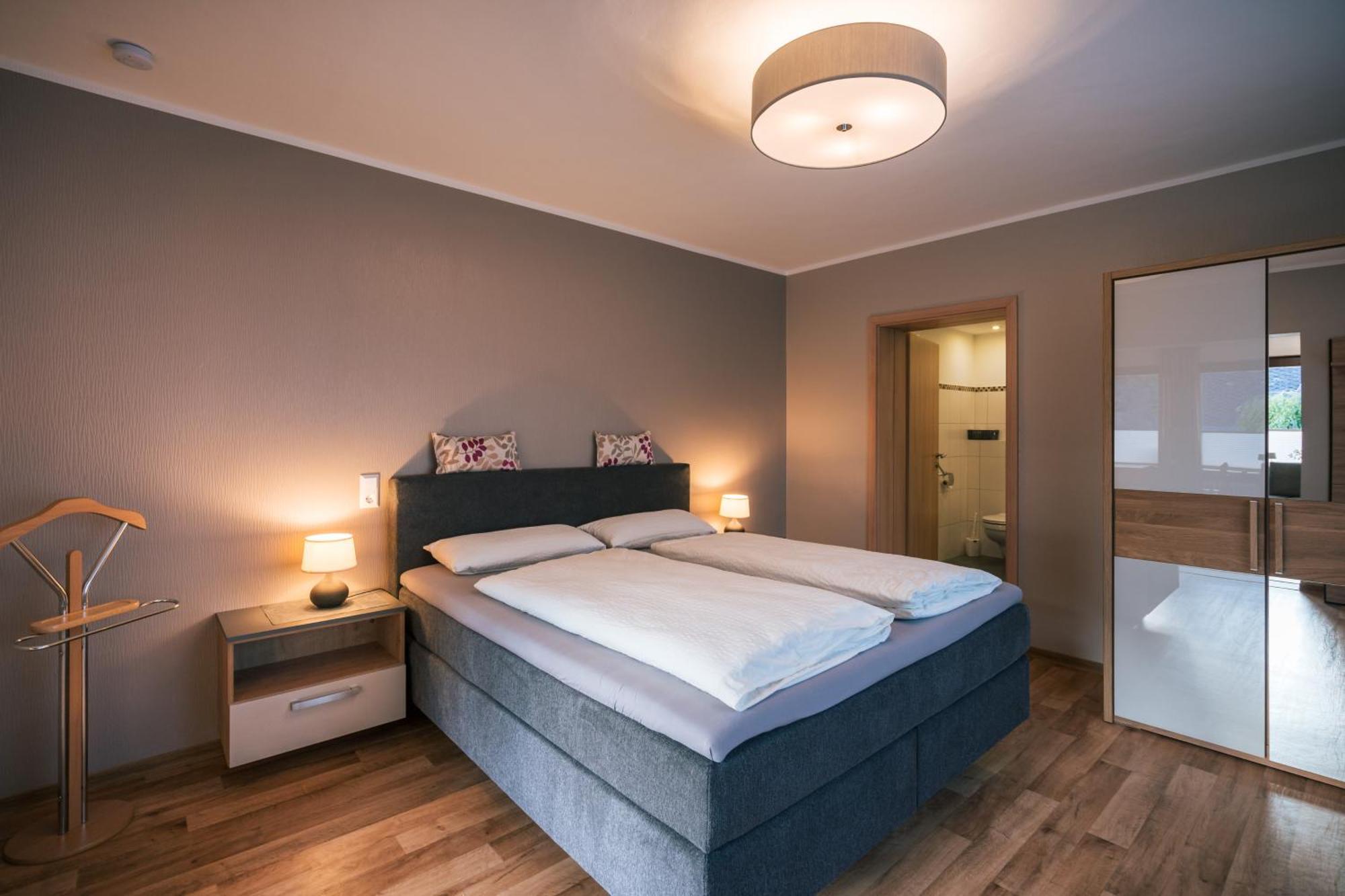 Ferienweingut Hirschen Schulstrasse Bed & Breakfast Burg  Bagian luar foto