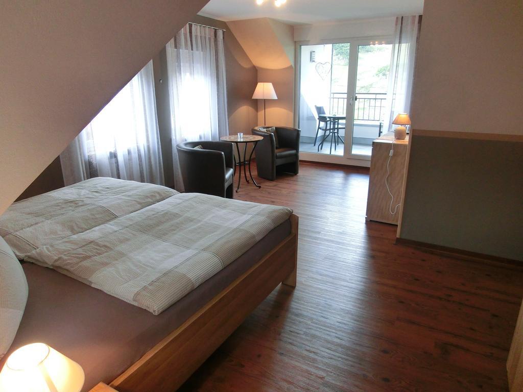 Ferienweingut Hirschen Schulstrasse Bed & Breakfast Burg  Ruang foto