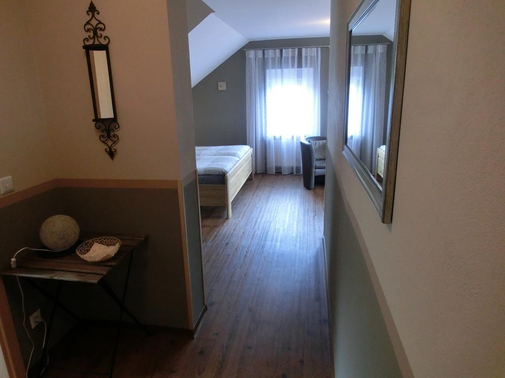 Ferienweingut Hirschen Schulstrasse Bed & Breakfast Burg  Ruang foto