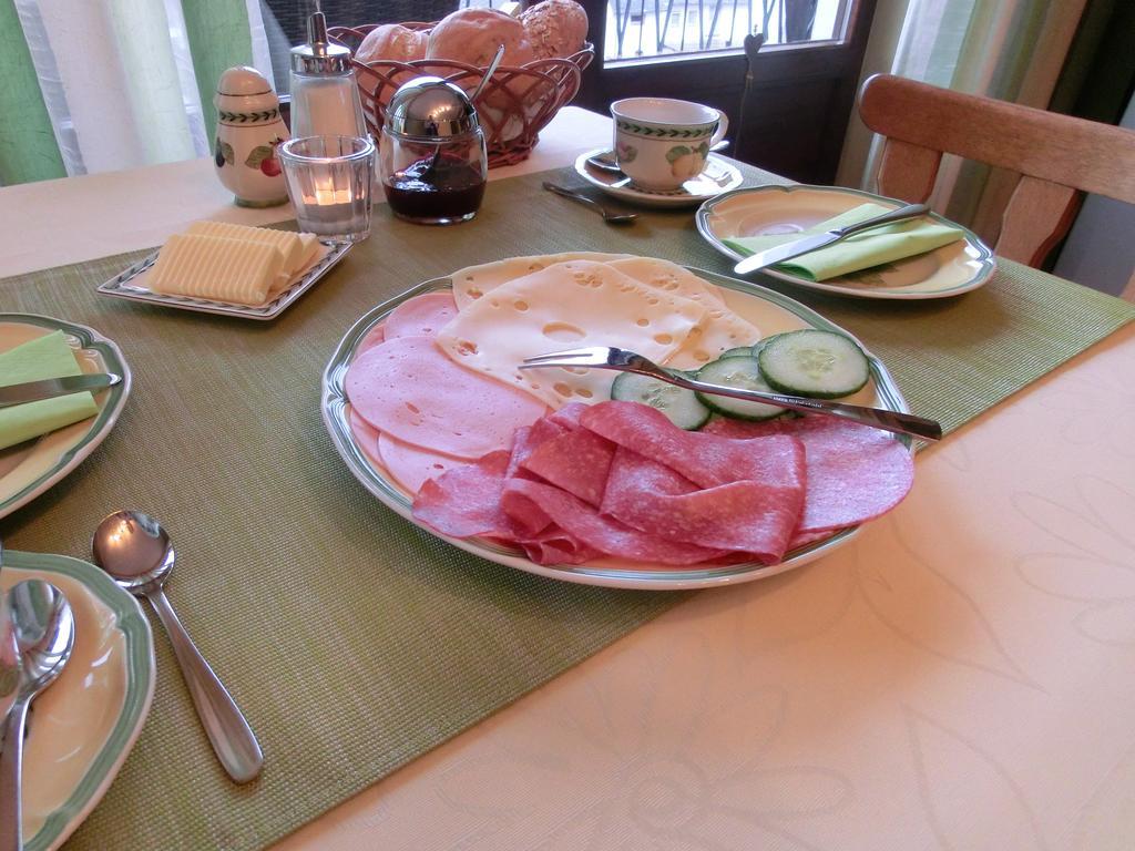 Ferienweingut Hirschen Schulstrasse Bed & Breakfast Burg  Ruang foto