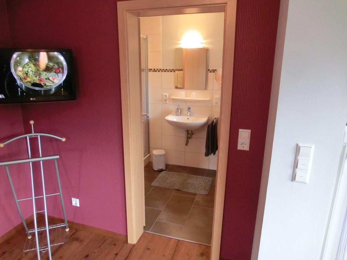 Ferienweingut Hirschen Schulstrasse Bed & Breakfast Burg  Bagian luar foto
